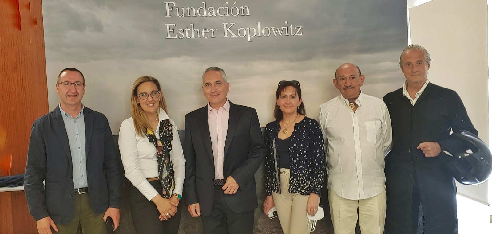 Antonio Sánchez-Escalonilla junto al equipo de la Fundación Esther Koplowitz durante el ciclo de conferencias 'Los Viernes de la Residencia'