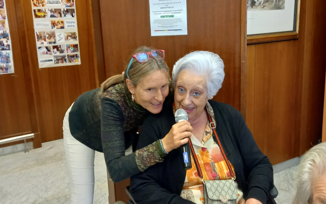 Sesión de Musicoterapia con Eva Benítez en Nuestra Casa de Collado Villalba