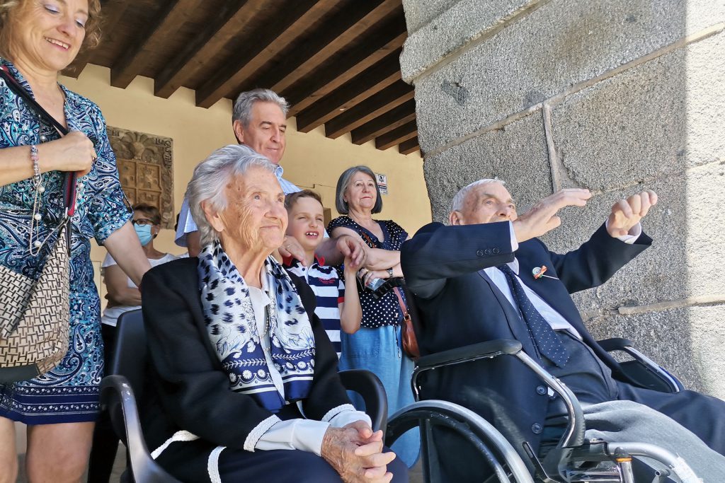 Don Casimiro Bachiller con otros residentes de la residencia Nuestra Casa de Collado Villalba