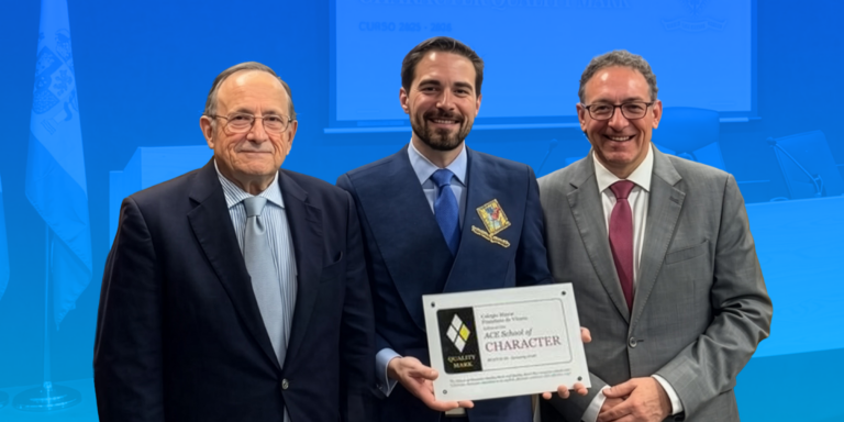 El Colegio Mayor Francisco de Vitoria recibe un reconocimiento a la educación integral y al compromiso social